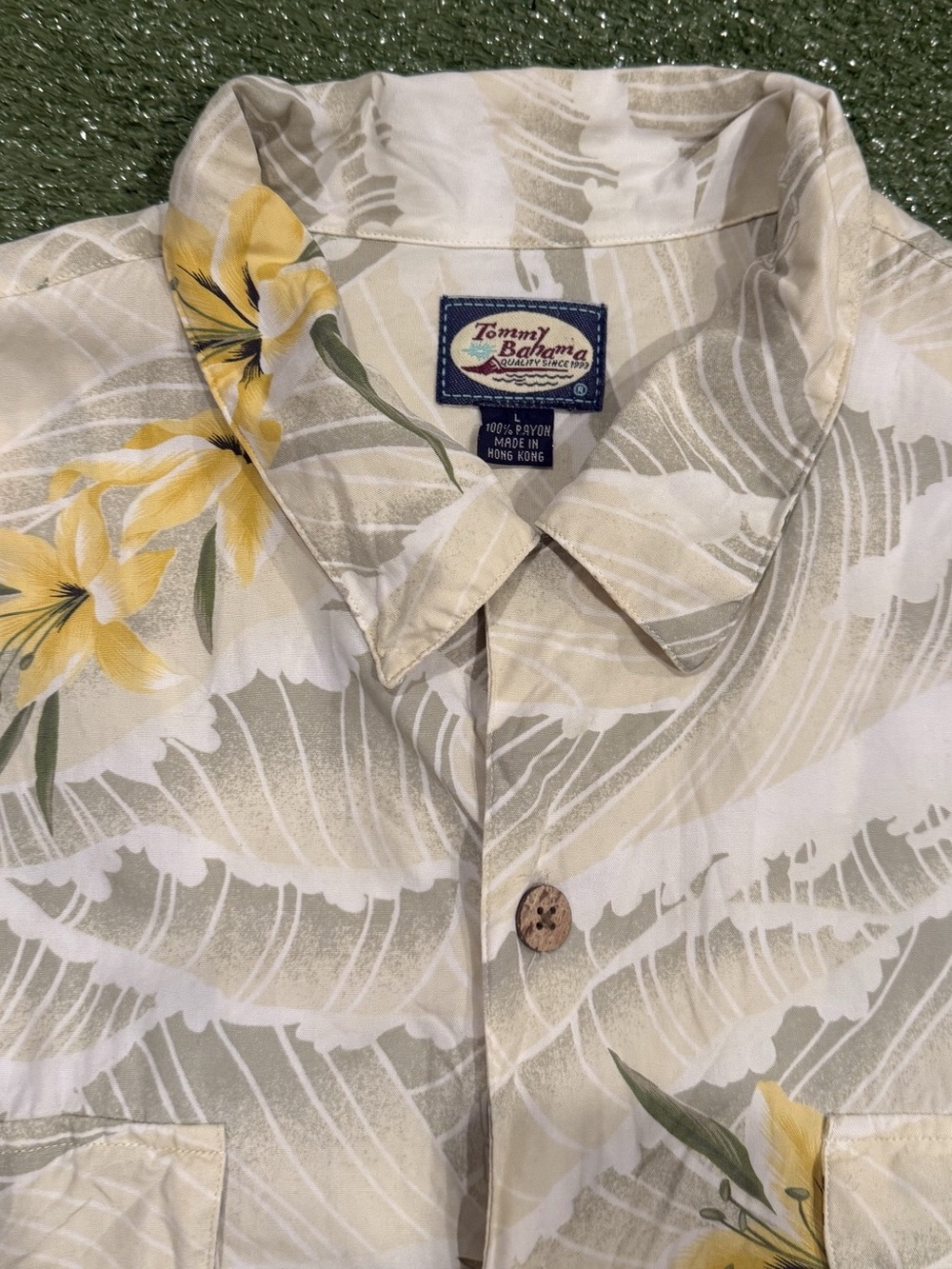 Tommy Bahama Floral button down dress shirt Sz Large.